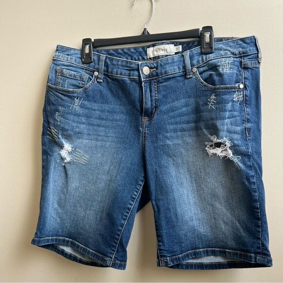 TORRID Medium Wash Stretch Distressed Zipper Shorts Plus Size 16 - Picture 4 of 4